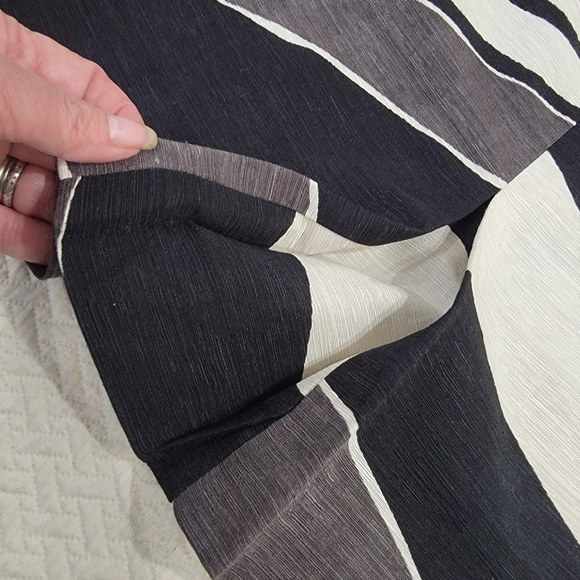 NEW Ann Taylor Slik and Linen Blend Skirt Gray Black Abstract Print Size 0 - Picture 9 of 14